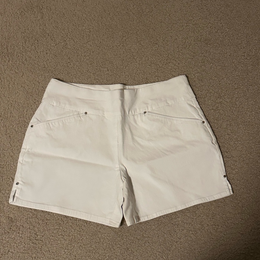 INC International Concepts white stretchy dress shorts in size 8.